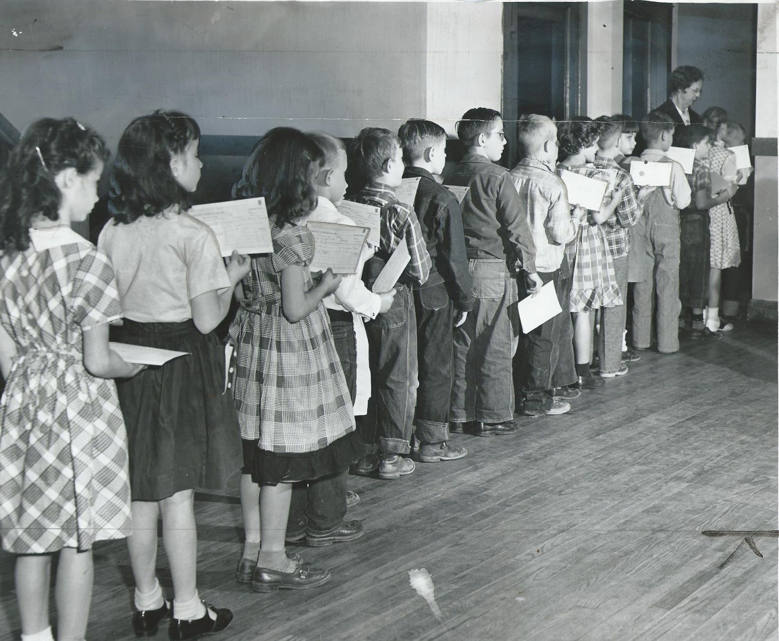 Omaha children line up for the test of the Salk polio vaccine a (web)